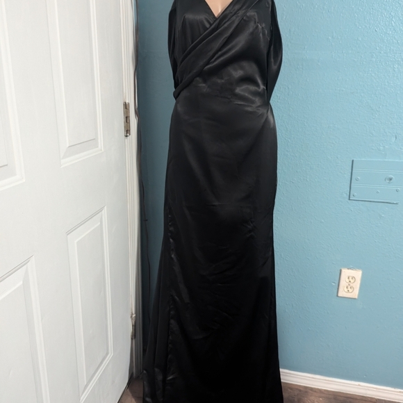 Cinderella Divine dress - Picture 2 of 7